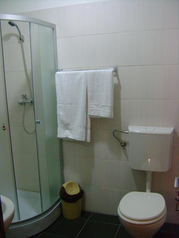 Hotel Babilon Bukarest Zimmer foto